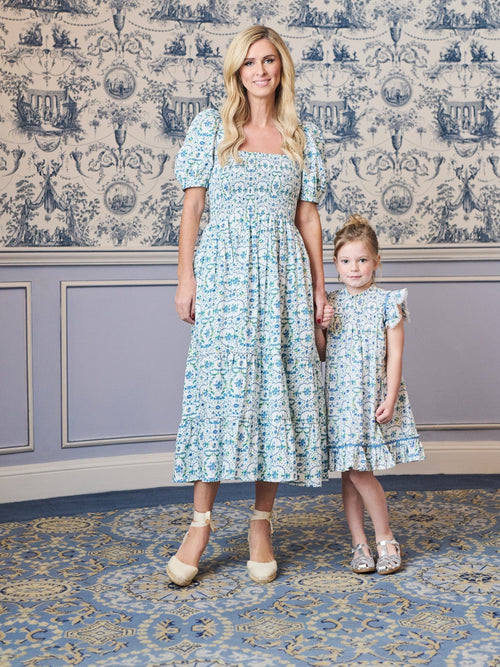 Robe empire fille à fleurs et nœud bleu