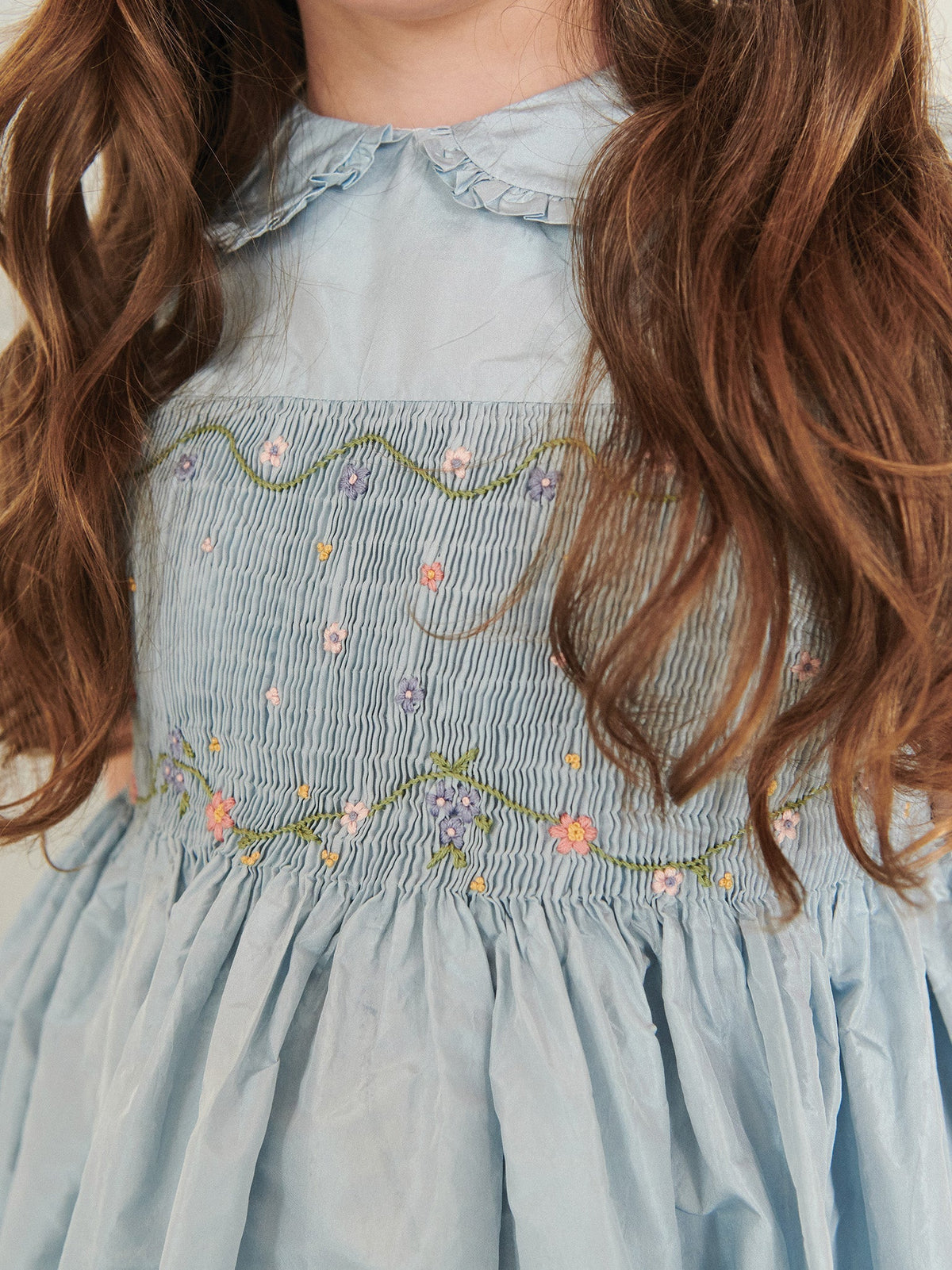 Robe smockée de cérémonie en soie bleu clair pour fille