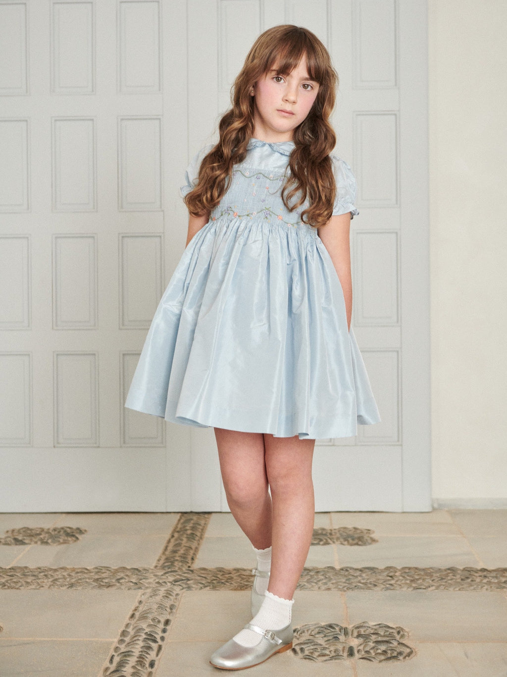 Robe smockée de cérémonie en soie bleu clair pour fille